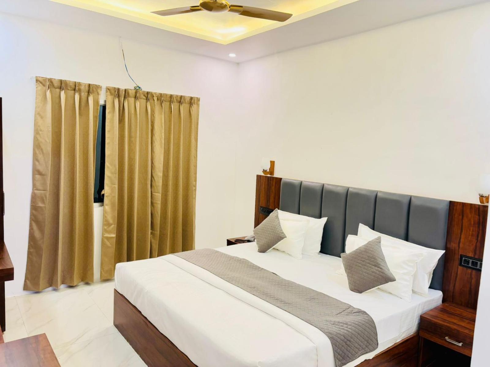 Hotel Omkar Palace Ayodhya Exterior photo